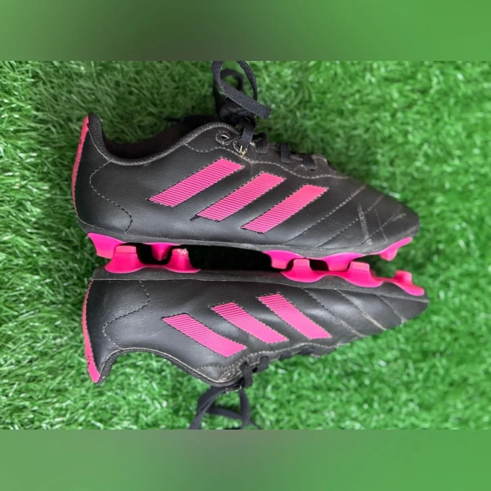 Adidas Black and Pink‎ Athletic Cleats Size 3.5